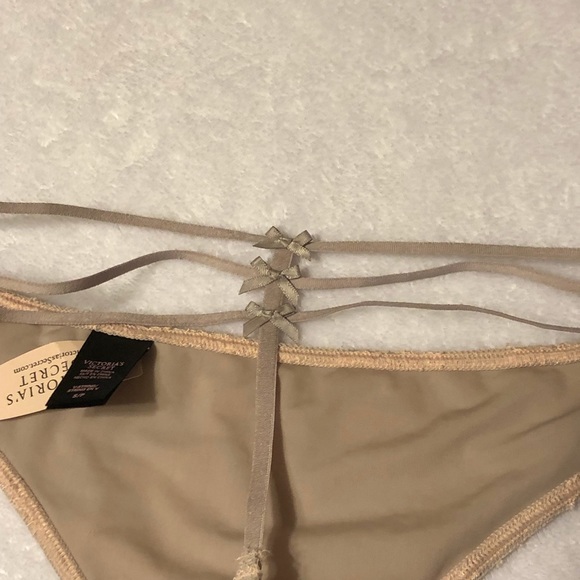 Victoria’s Secret NWT Thong - Picture 3 of 3